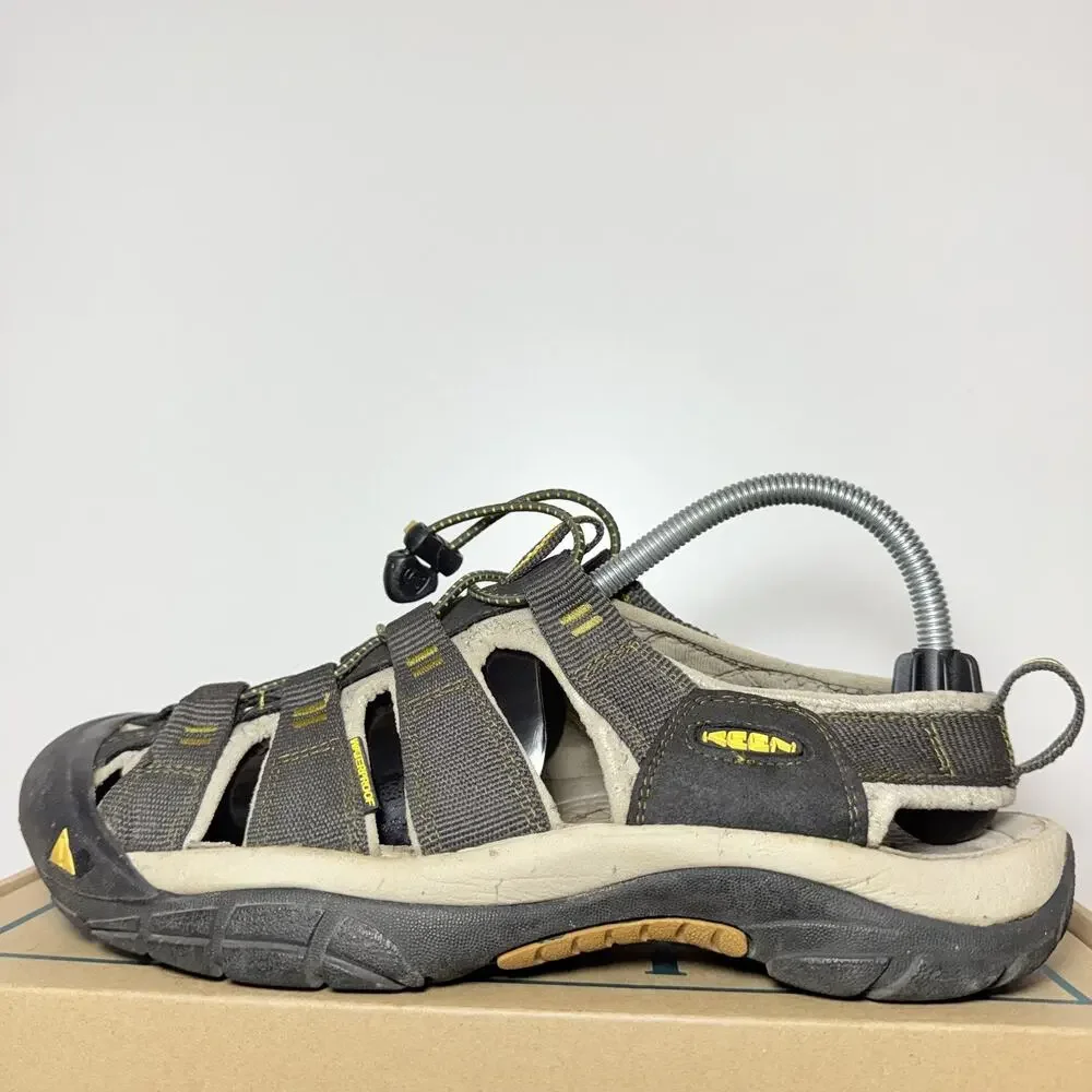 KEEN Newport H2 Sandal Mens 9.5 Brown Yellow Waterproof Outdoor Hiking Water
